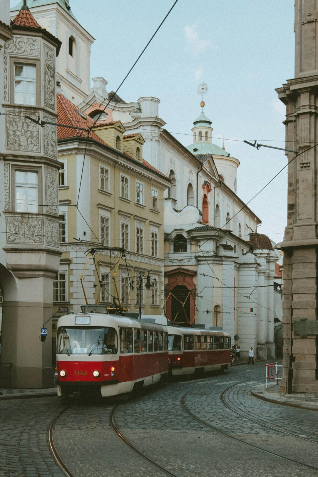 pexels-jeffrey-czum-254391-2346216